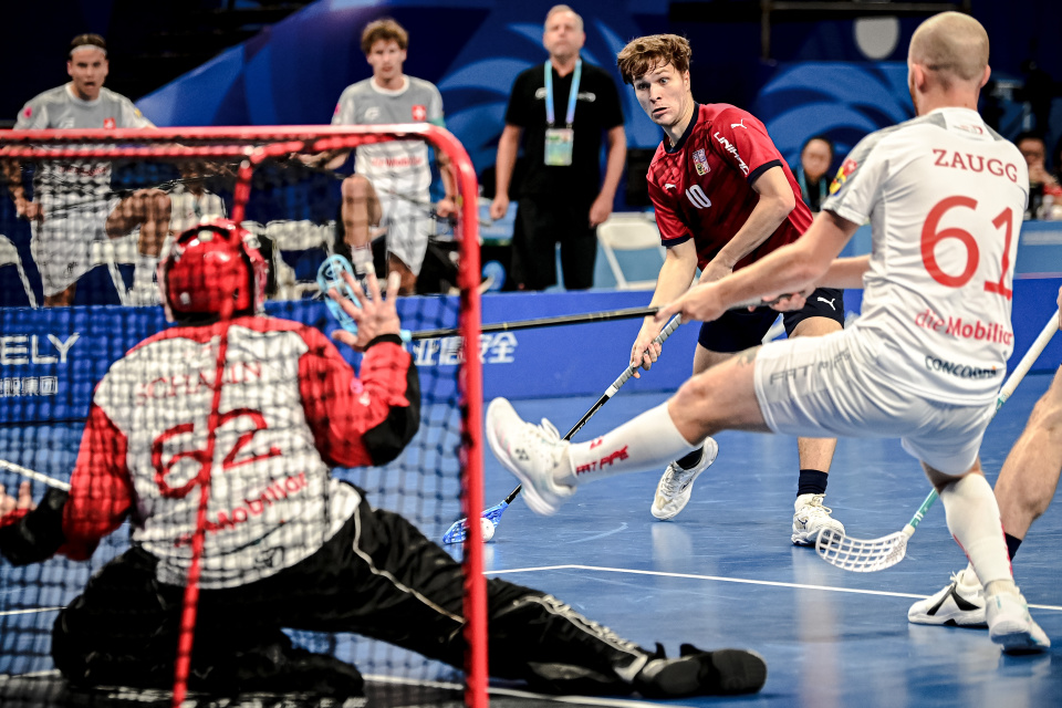 左一, qb, inews 左一, qb, inews