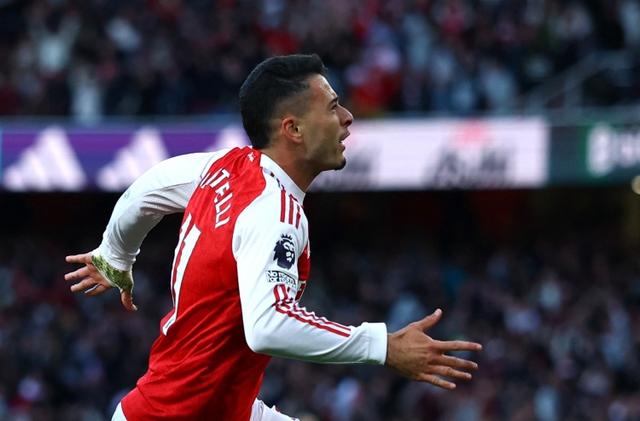 名的进攻手, 随着埃泽的, 比赛的过程 名的进攻手, 随着埃泽的, 比赛的过程